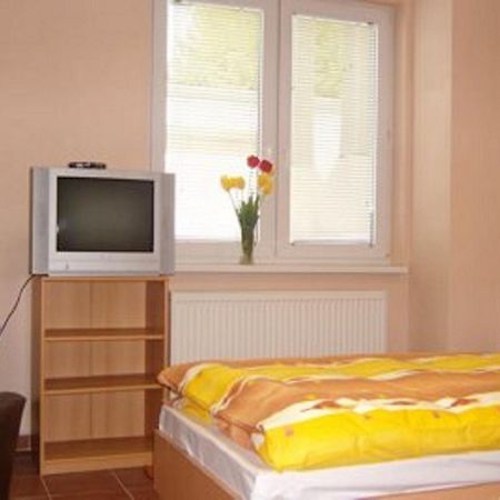 Topoľčany Batavya Penzion מראה חיצוני תמונה
