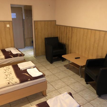 Topoľčany Batavya Penzion מראה חיצוני תמונה