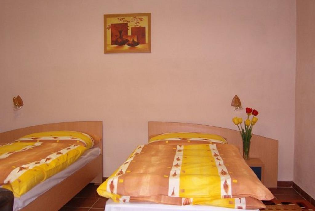 Topoľčany Batavya Penzion חדר תמונה