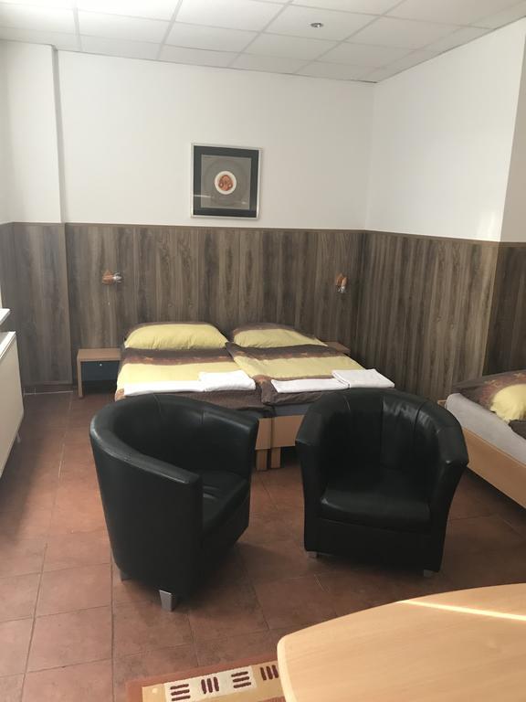 Topoľčany Batavya Penzion מראה חיצוני תמונה