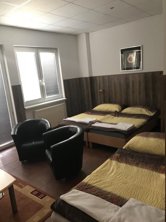 Topoľčany Batavya Penzion מראה חיצוני תמונה