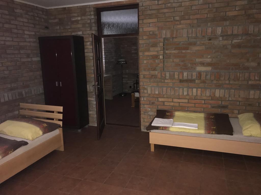 Topoľčany Batavya Penzion מראה חיצוני תמונה