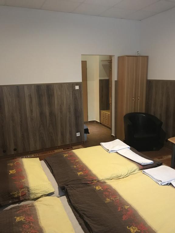 Topoľčany Batavya Penzion מראה חיצוני תמונה