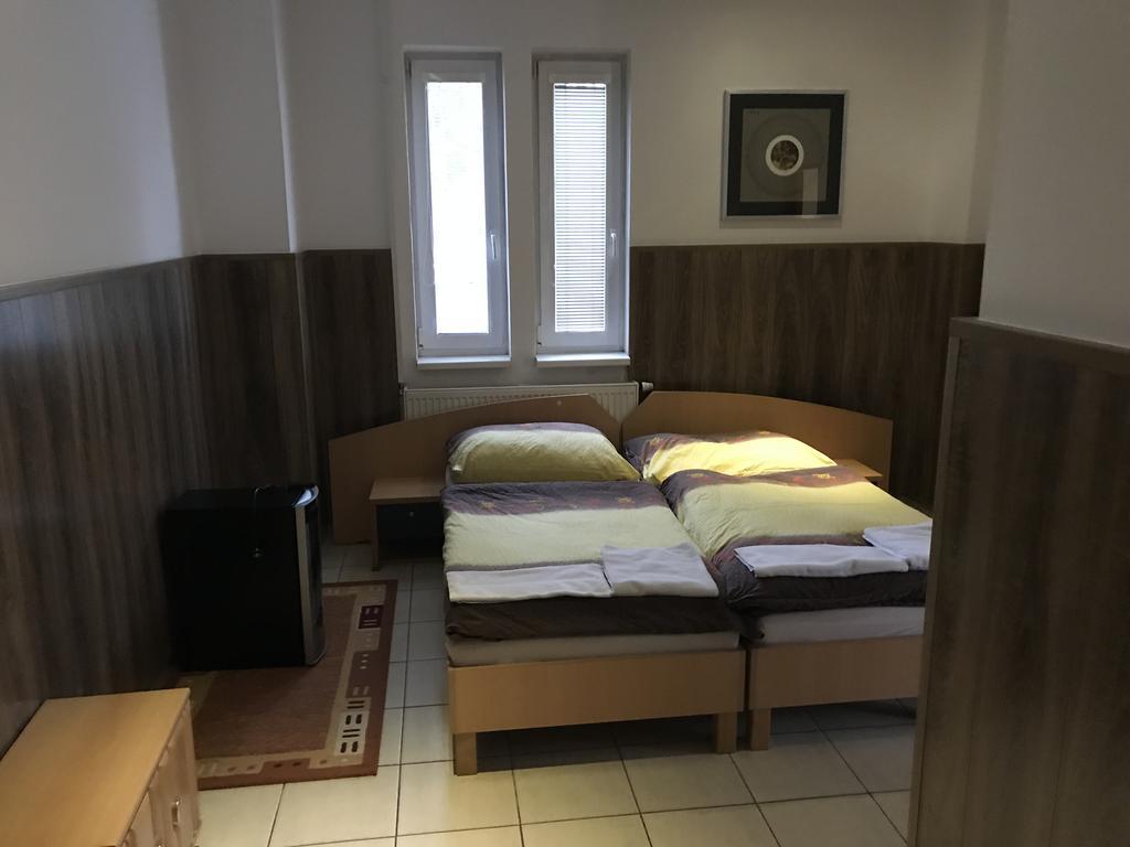 Topoľčany Batavya Penzion מראה חיצוני תמונה