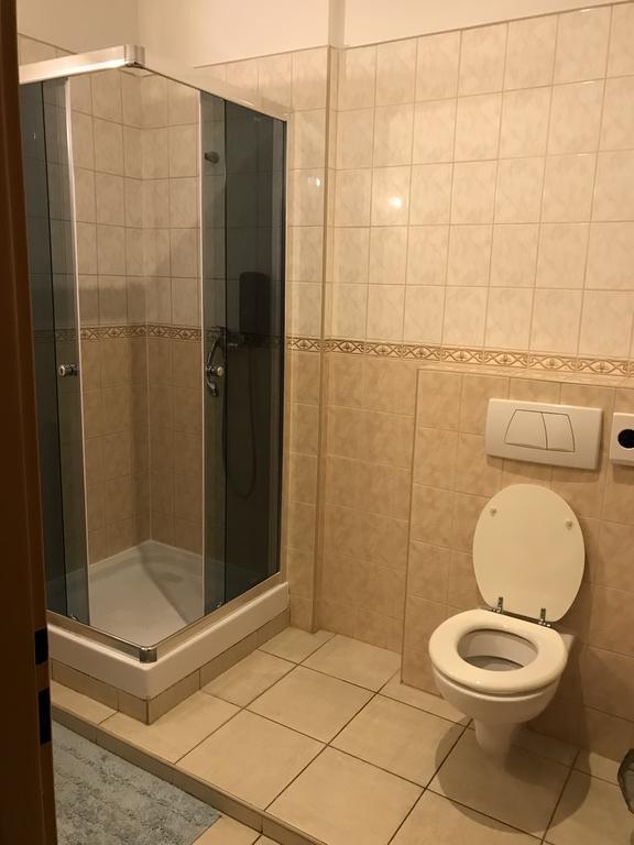 Topoľčany Batavya Penzion מראה חיצוני תמונה