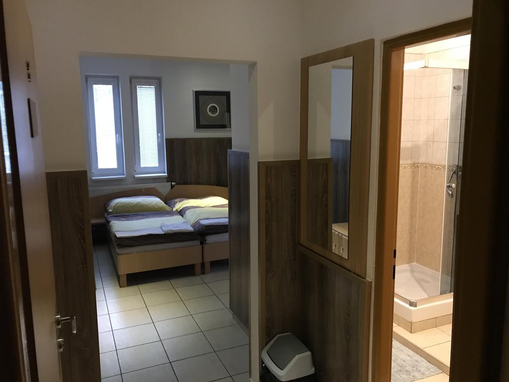 Topoľčany Batavya Penzion מראה חיצוני תמונה