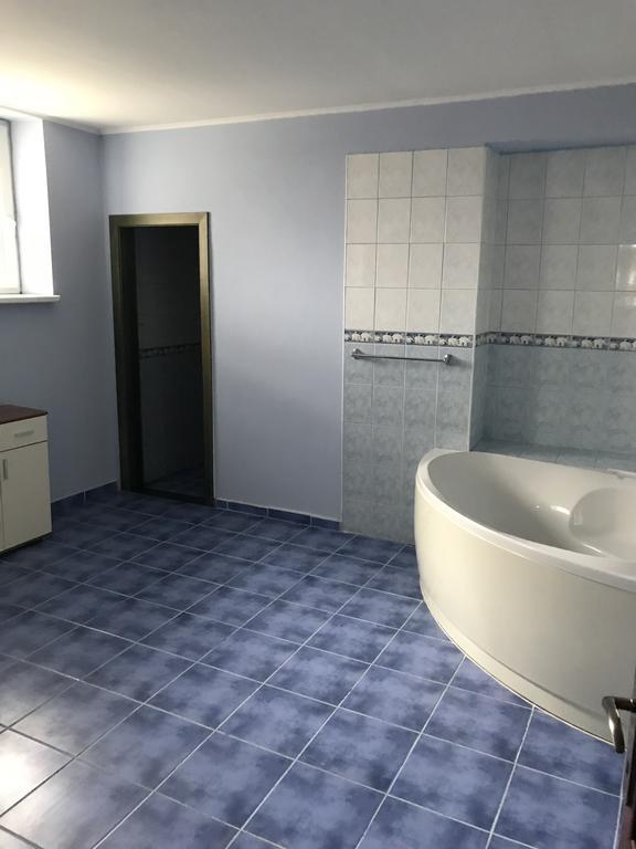 Topoľčany Batavya Penzion מראה חיצוני תמונה