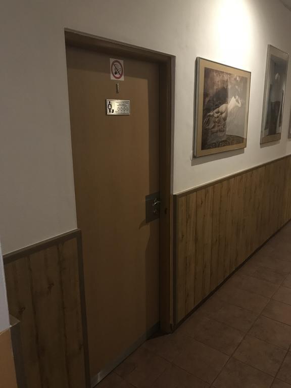 Topoľčany Batavya Penzion מראה חיצוני תמונה