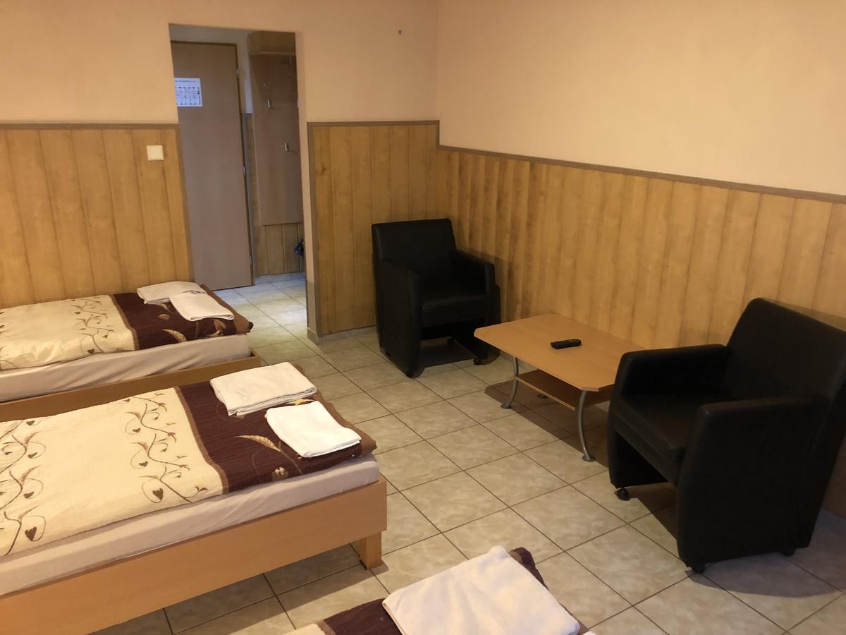 Topoľčany Batavya Penzion מראה חיצוני תמונה