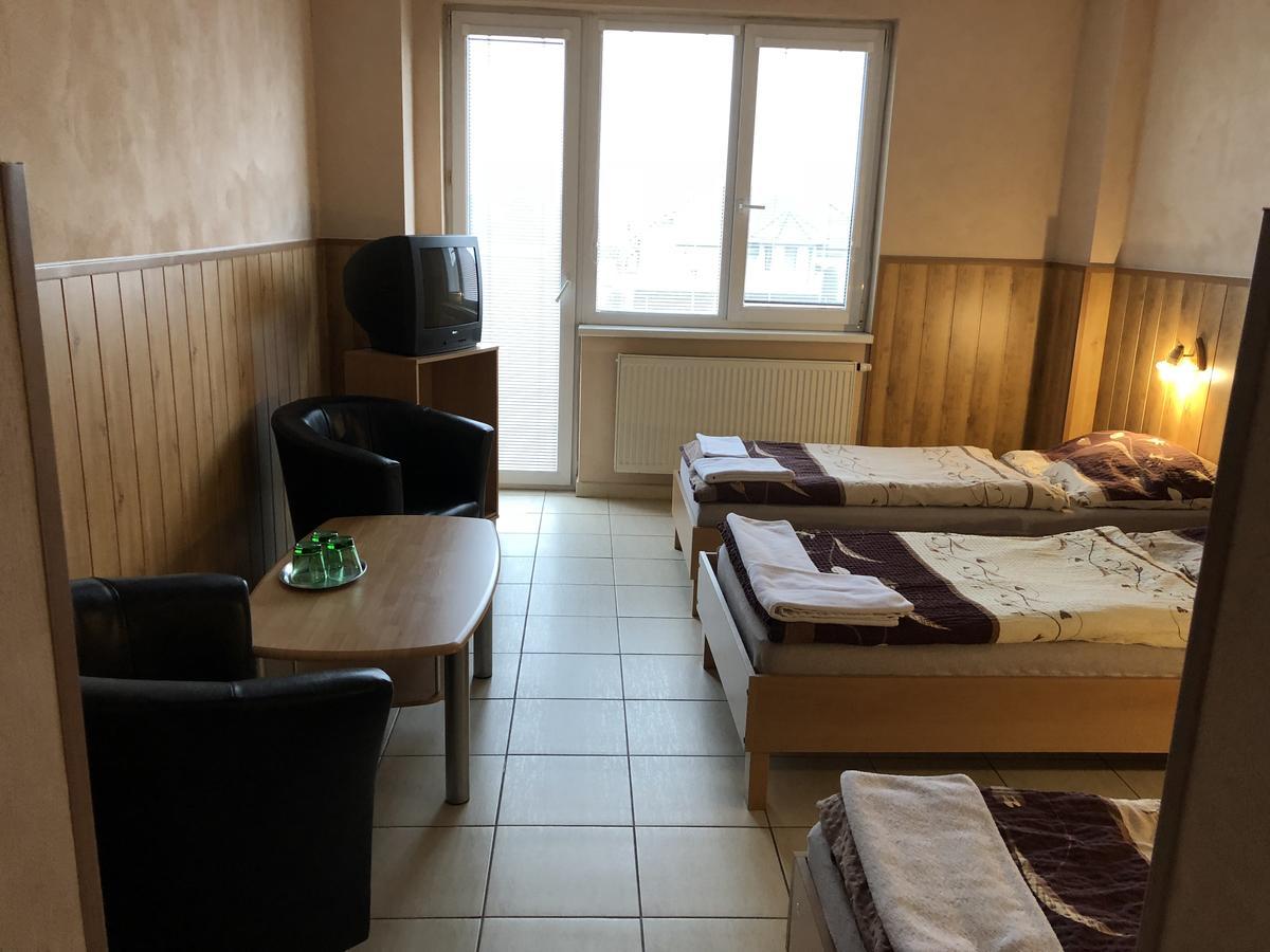 Topoľčany Batavya Penzion מראה חיצוני תמונה